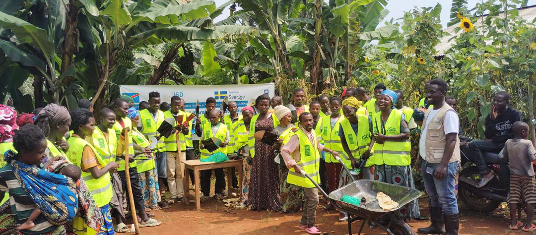 Kalehe : JSD Grands Lacs appuie 100 ménages vulnérables à travers la distribution de semences et outils agricoles.